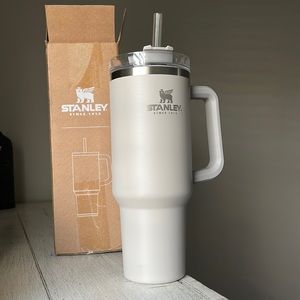 NWT Stanley 40oz quencher